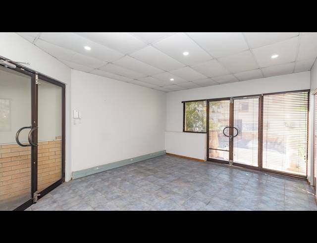 255M² OFFICE FOR SALE IN ROBINDALE